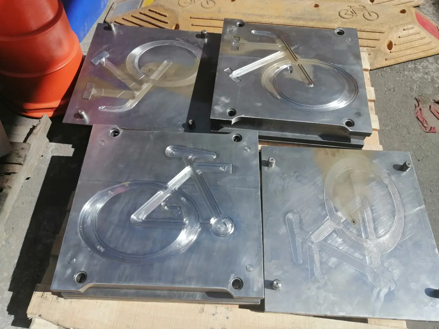Placas de molde con figuras de bicicleta fabricadas por MELMAR